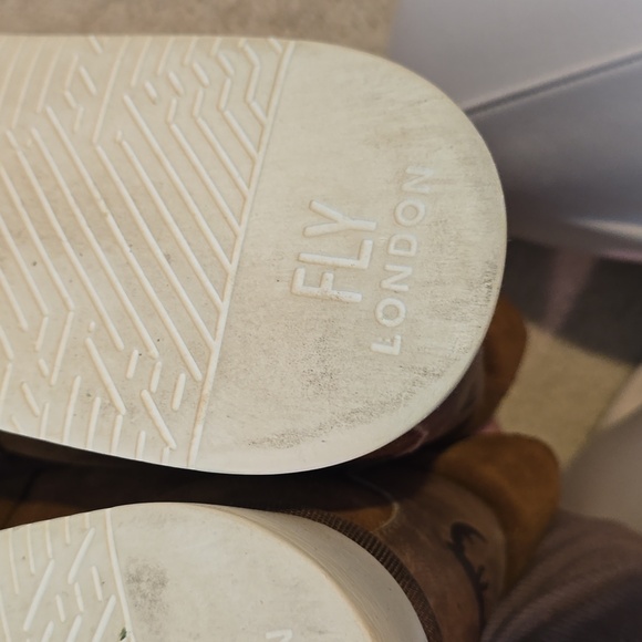 FLY LONDON winter booties marked size 41 but I think it would fit a 9.5 USA - Picture 4 of 5